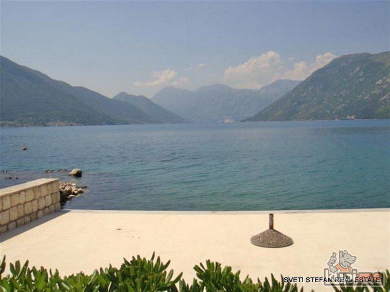 Kotor,  Plac sa rusevinom na izvanrednoj lokaciji