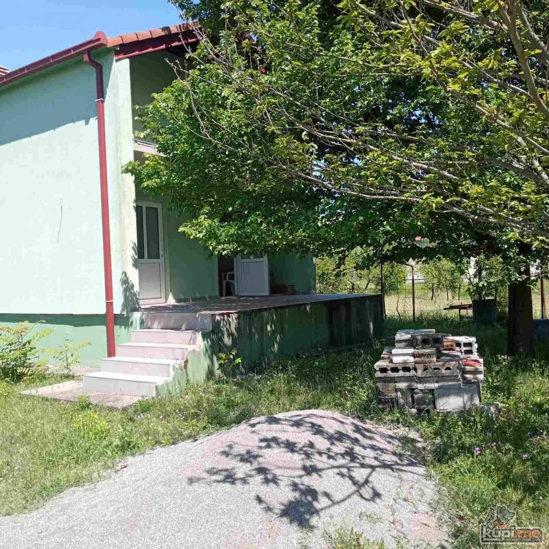 Prodajem kucu u Ponarima