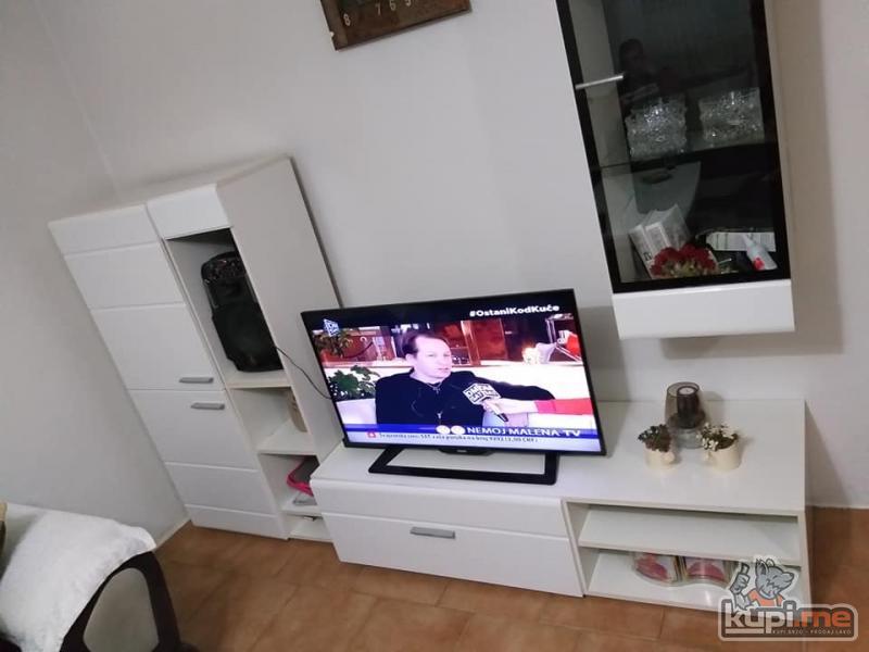 TV Komoda - visoki sjaj