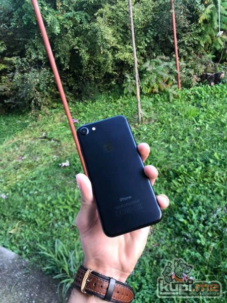 Dobro očuvan Iphone 7
