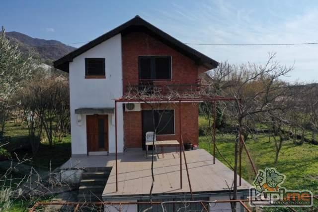 PRODAJE SE KUĆA U STAROM BARU!