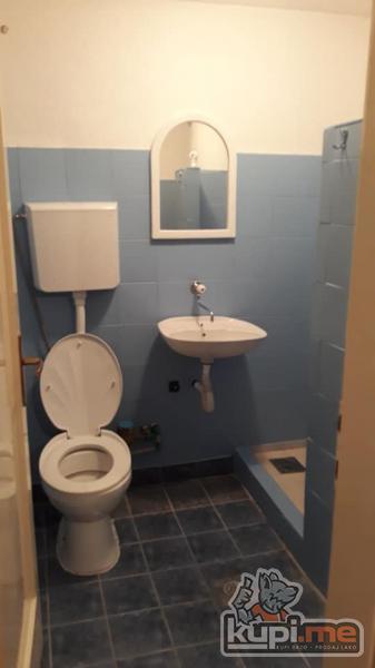 Prodaja,Podgorica,ul.Oktobarske revolucije,jednosoban veci stan,starogradnja,48m2+10balkon,treci spr
