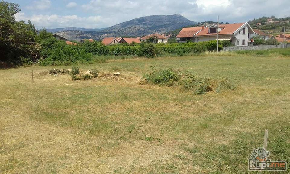 Plac 600m2